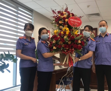 Lãnh đạo Viện KSND thành phố Hà Nội chúc mừng ngày thành lập Thanh tra Viện...